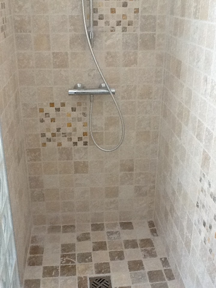 Douche de la chambre 1
