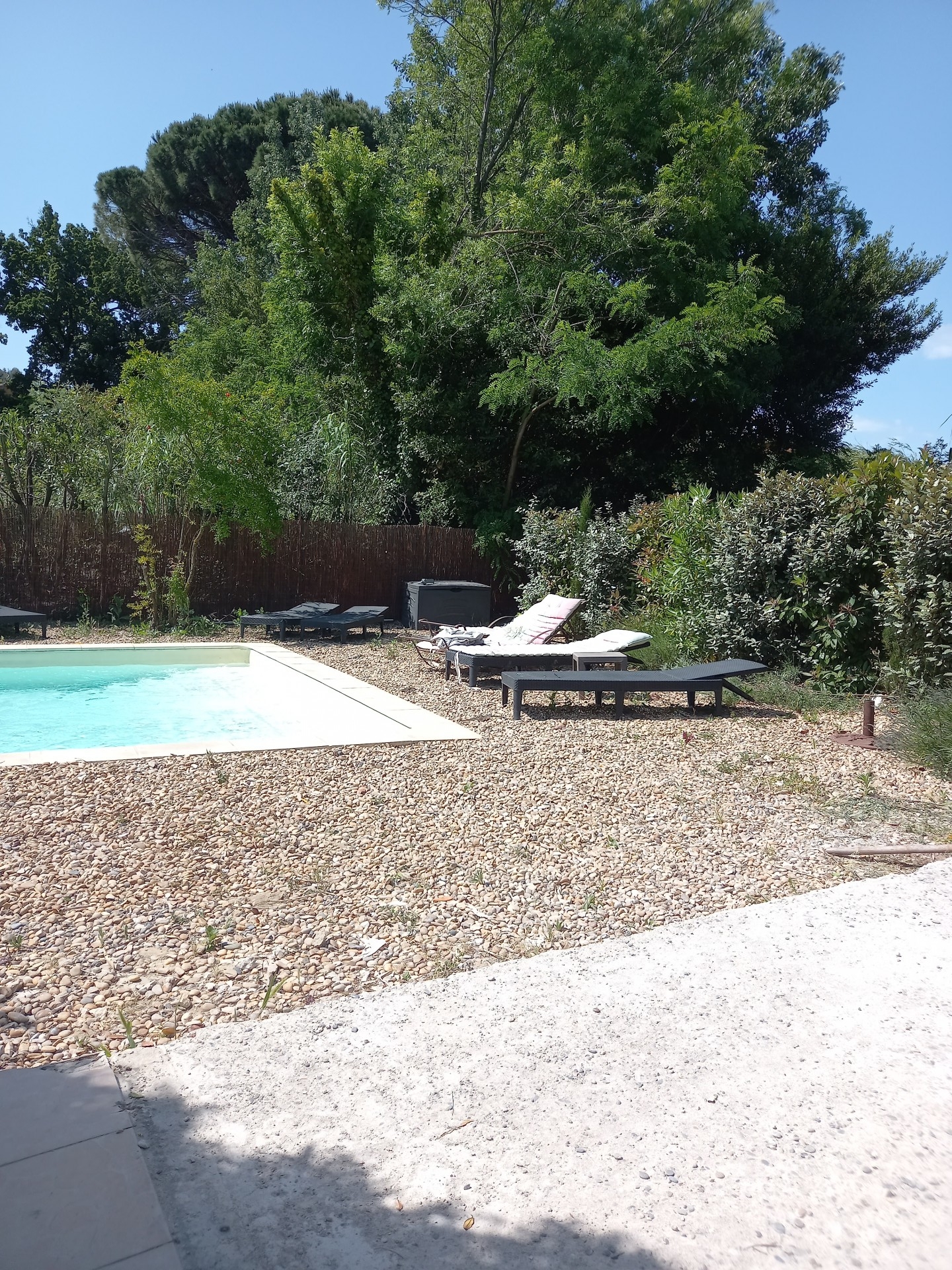 Plage de la piscine